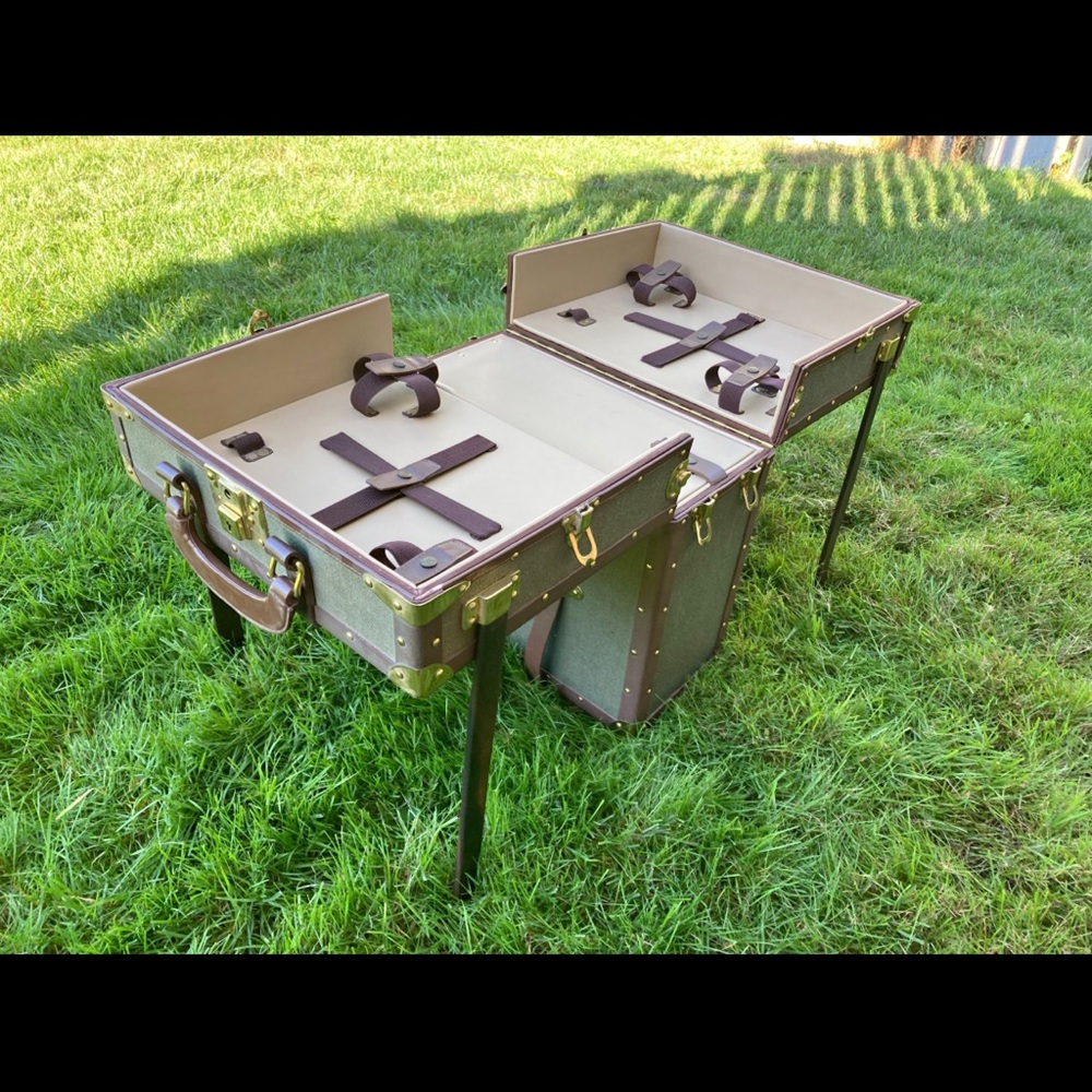 Harrods picnic Trunk. Classic Harrods green canvas with brass embellishments - Picture 2 of 12